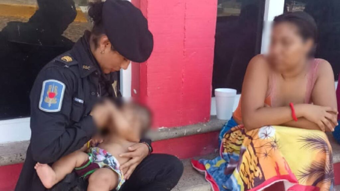 mujer-policia-amamanta-a-bebe-que-no-habia-comido-yucatan-al-momento
